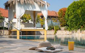 Elefteria Apts&Suites